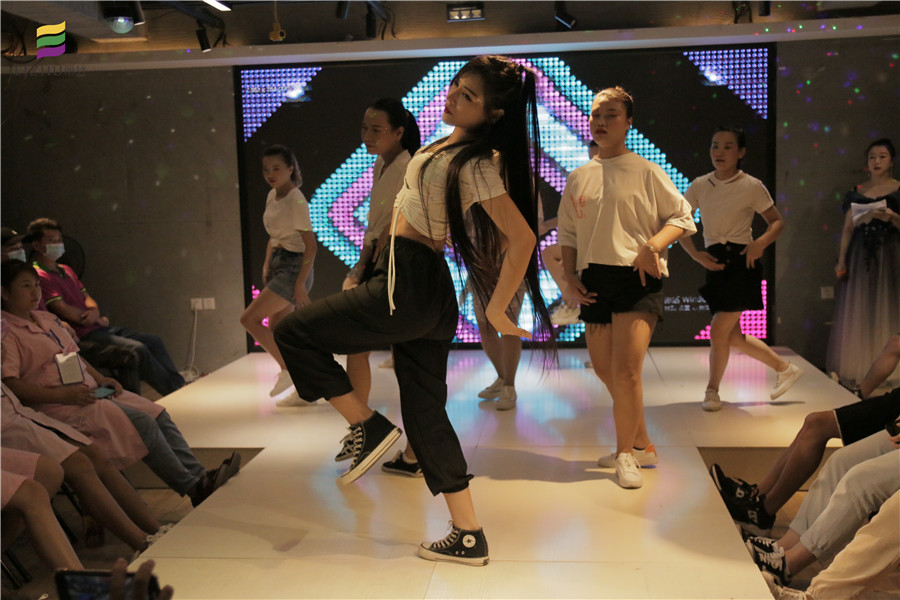 1597889685146529.jpg 美容舞蹈-無價(jià)之姐.jpg